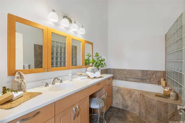 7440 Kamehame PL, Honolulu, HI 96825
