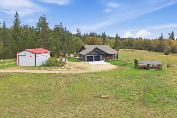111 Log Cabin LN