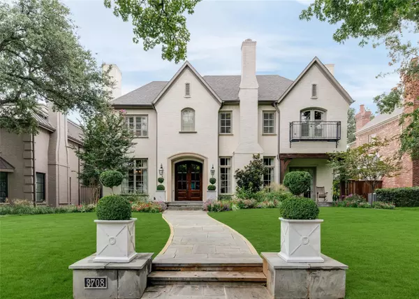 Highland Park Village in Dallas | Luxury Shopping, Dining & Living Destination