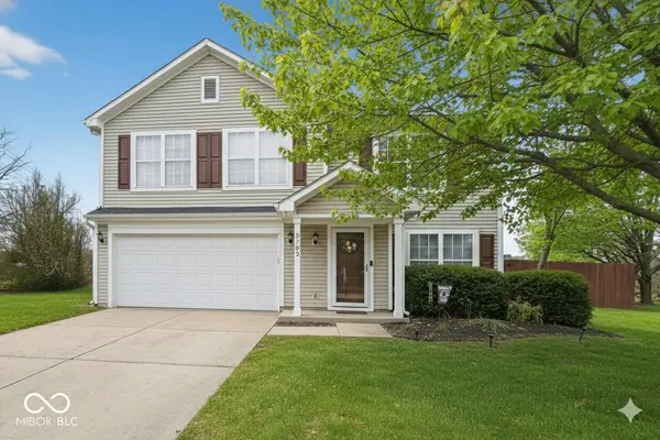 3702 Crest Point DR, Westfield, IN 46062