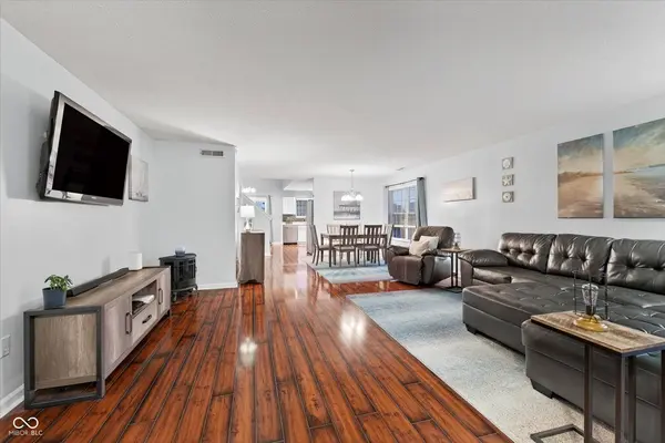 3702 Crest Point DR, Westfield, IN 46062