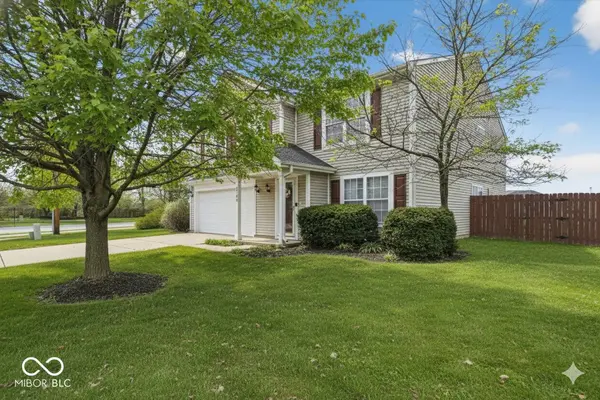 3702 Crest Point DR, Westfield, IN 46062