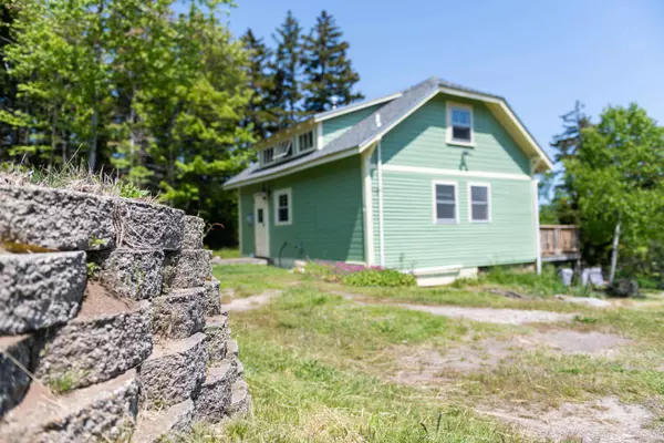 38 Hugh AVE, Harpswell, ME 04003