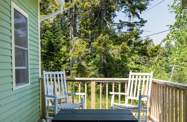 38 Hugh AVE, Harpswell, ME 04003