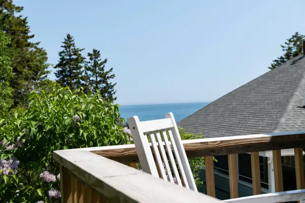 38 Hugh AVE, Harpswell, ME 04003