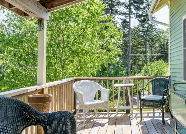 38 Hugh AVE, Harpswell, ME 04003