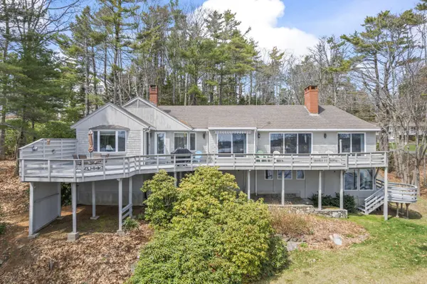 70 Presley DR, Boothbay, ME 04544