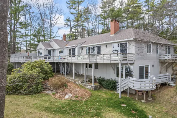 70 Presley DR, Boothbay, ME 04544