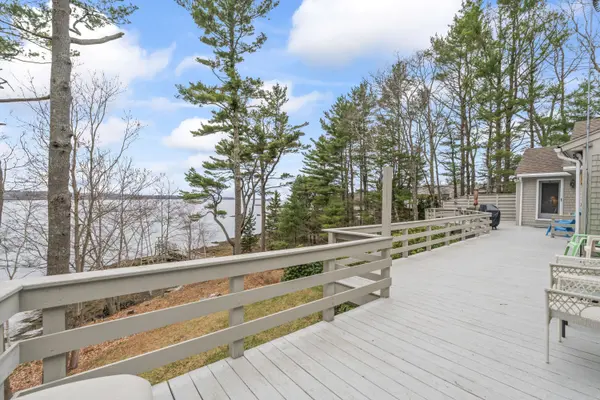 70 Presley DR, Boothbay, ME 04544