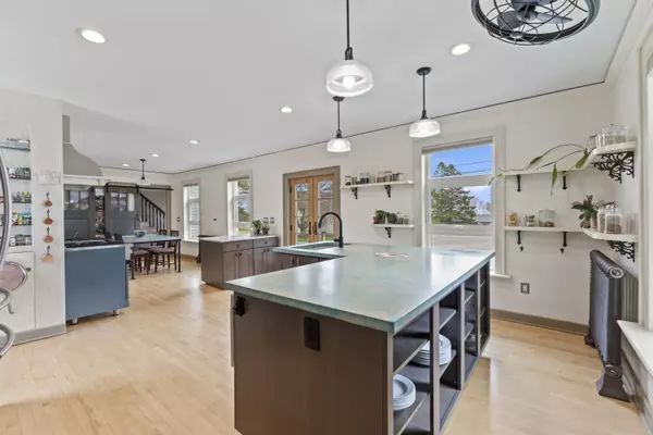 1496 Harpswell Neck RD, Harpswell, ME 04079