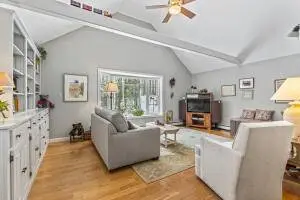 8 Kimberley CIR, Brunswick, ME 04011