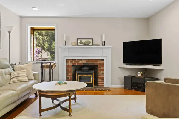 15 Harvey Brook DR, Freeport, ME 04032