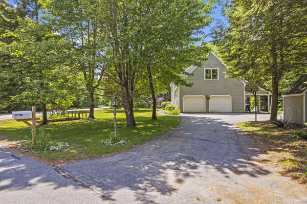 15 Harvey Brook DR, Freeport, ME 04032