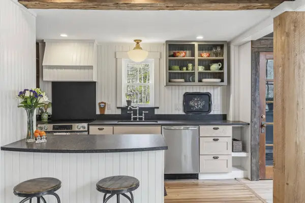 978 Wiscasset RD, Boothbay, ME 04537