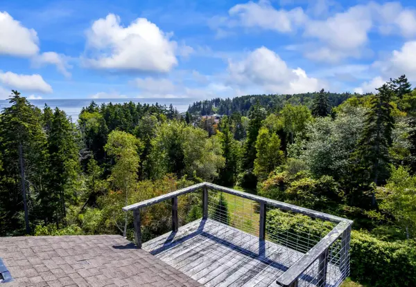 19 Hugh AVE, Harpswell, ME 04003