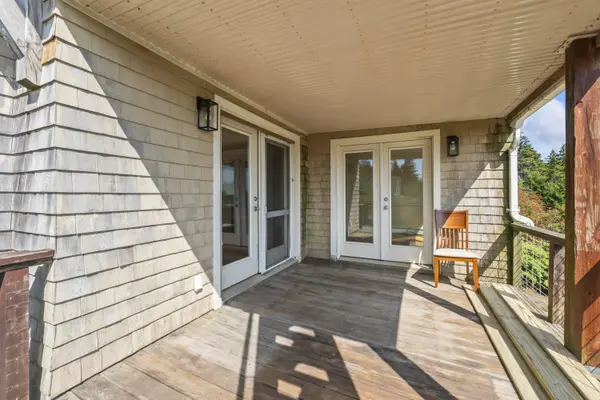 19 Hugh AVE, Harpswell, ME 04003