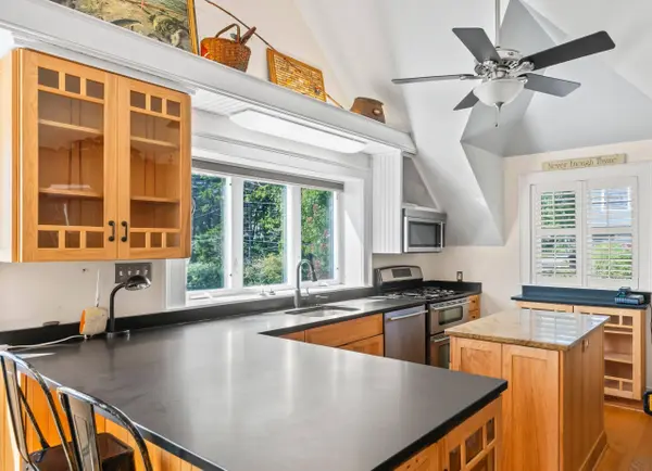 19 Hugh AVE, Harpswell, ME 04003
