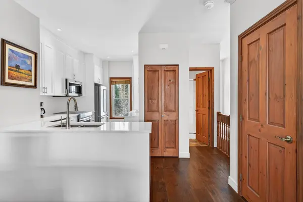 225 Rue du Mont-Plaisant #5, Mont-tremblant, QC J8E1L2