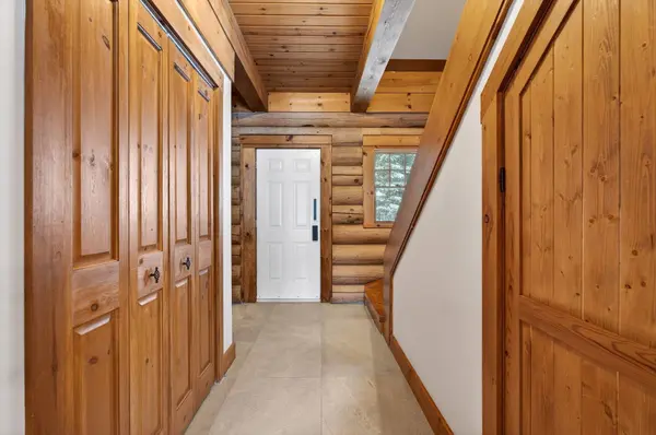 995 Rue Perreault, Mont-tremblant, QC J8E2P9