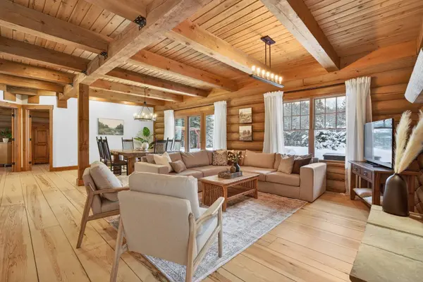 995 Rue Perreault, Mont-tremblant, QC J8E2P9