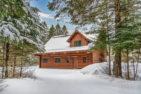 995 Rue Perreault, Mont-tremblant, QC J8E2P9