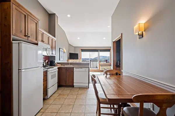 2396 Rue Labelle #417, Mont-tremblant, QC J8E1T8