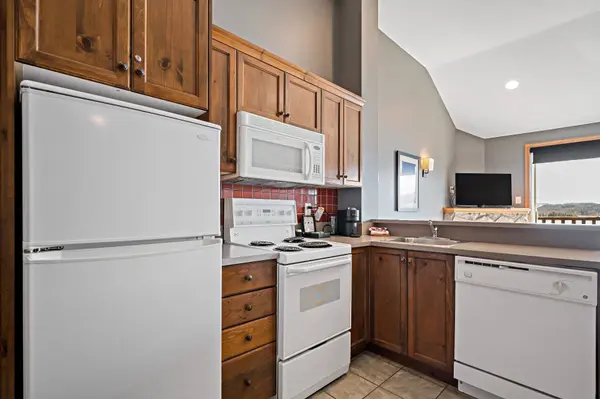 2396 Rue Labelle #417, Mont-tremblant, QC J8E1T8