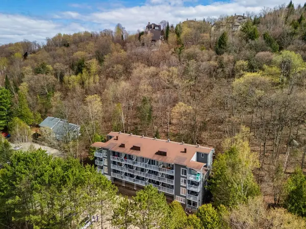 104A Rue du Mont-Plaisant #305, Mont-tremblant, QC J8E1L2