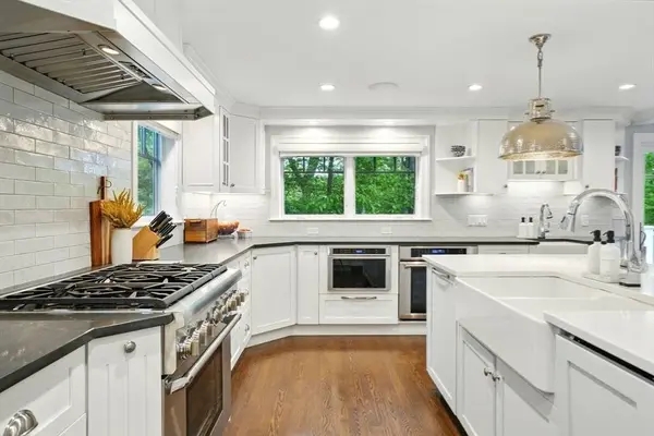 12 Olde Lyme Rd, Winchester, MA 01890
