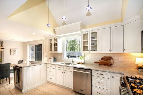 118 Enterprise St, Duxbury, MA 02332
