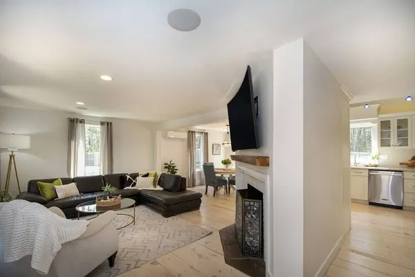 118 Enterprise St, Duxbury, MA 02332