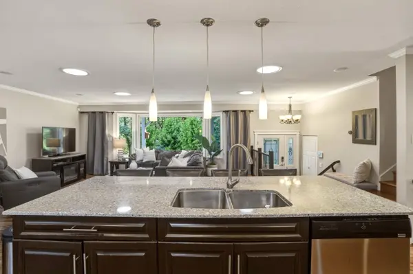 2386 Shawna WAY, Coquitlam, BC V3K 3A2