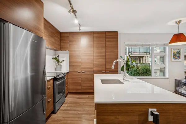 1673 Lloyd AVE, North Vancouver, BC V7P 0A9