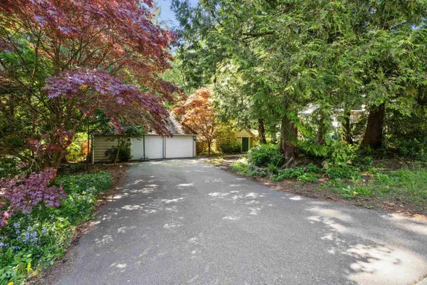 6912 Marine DR, West Vancouver, BC V7W 2K3