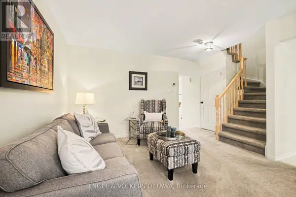 19 RIVERBANK COURT, Ottawa, ON K2S1V7