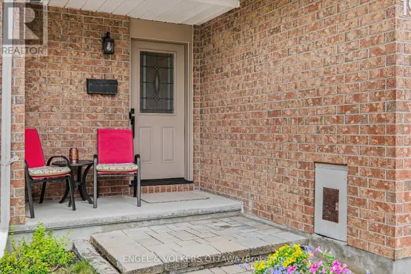 19 RIVERBANK COURT, Ottawa, ON K2S1V7