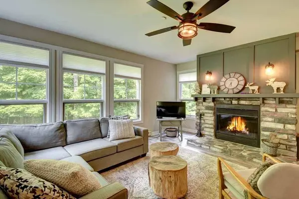 201 Ch. des Quatre-Sommets #6, Mont-tremblant, QC J8E1C7