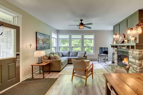 201 Ch. des Quatre-Sommets #6, Mont-tremblant, QC J8E1C7