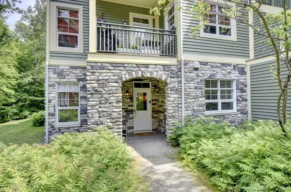 201 Ch. des Quatre-Sommets #6, Mont-tremblant, QC J8E1C7