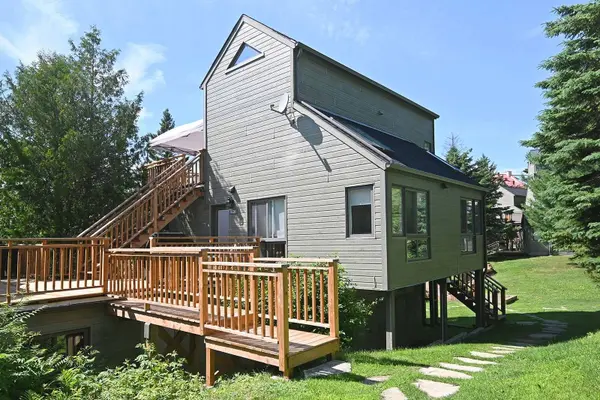 139 Ch. au Pied-de-la-Montagne #2126, Mont-tremblant, QC J8E2M3