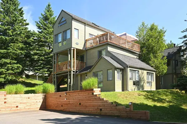 139 Ch. au Pied-de-la-Montagne #2126, Mont-tremblant, QC J8E2M3