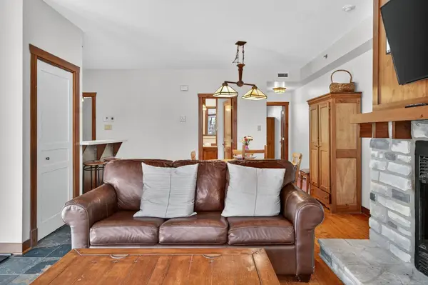 217 Ch. des Quatre-Sommets #1B, Mont-tremblant, QC J8E1C7