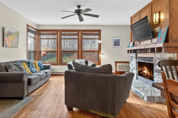 217 Ch. des Quatre-Sommets #1A, Mont-tremblant, QC J8E1C7