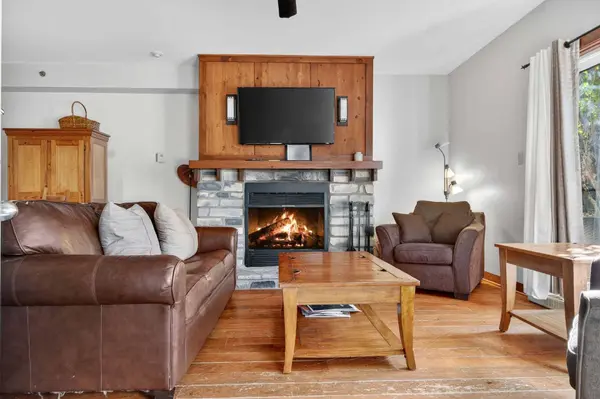 217 Ch. des Quatre-Sommets #1B, Mont-tremblant, QC J8E1C7