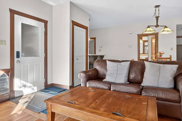 217 Ch. des Quatre-Sommets #1B, Mont-tremblant, QC J8E1C7