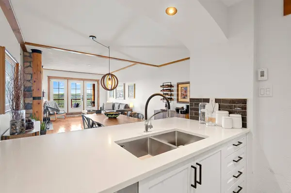 170 Ch. des Sous-Bois #6, Mont-tremblant, QC J8E3M1