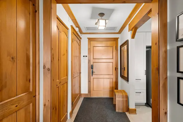 170 Ch. des Sous-Bois #6, Mont-tremblant, QC J8E3M1
