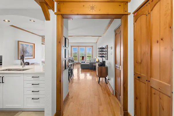 170 Ch. des Sous-Bois #6, Mont-tremblant, QC J8E3M1