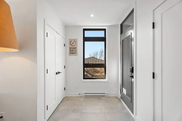 3040 Allée du Valais #105, Mont-tremblant, QC J8E1C6