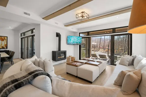 3040 Allée du Valais #105, Mont-tremblant, QC J8E1C6